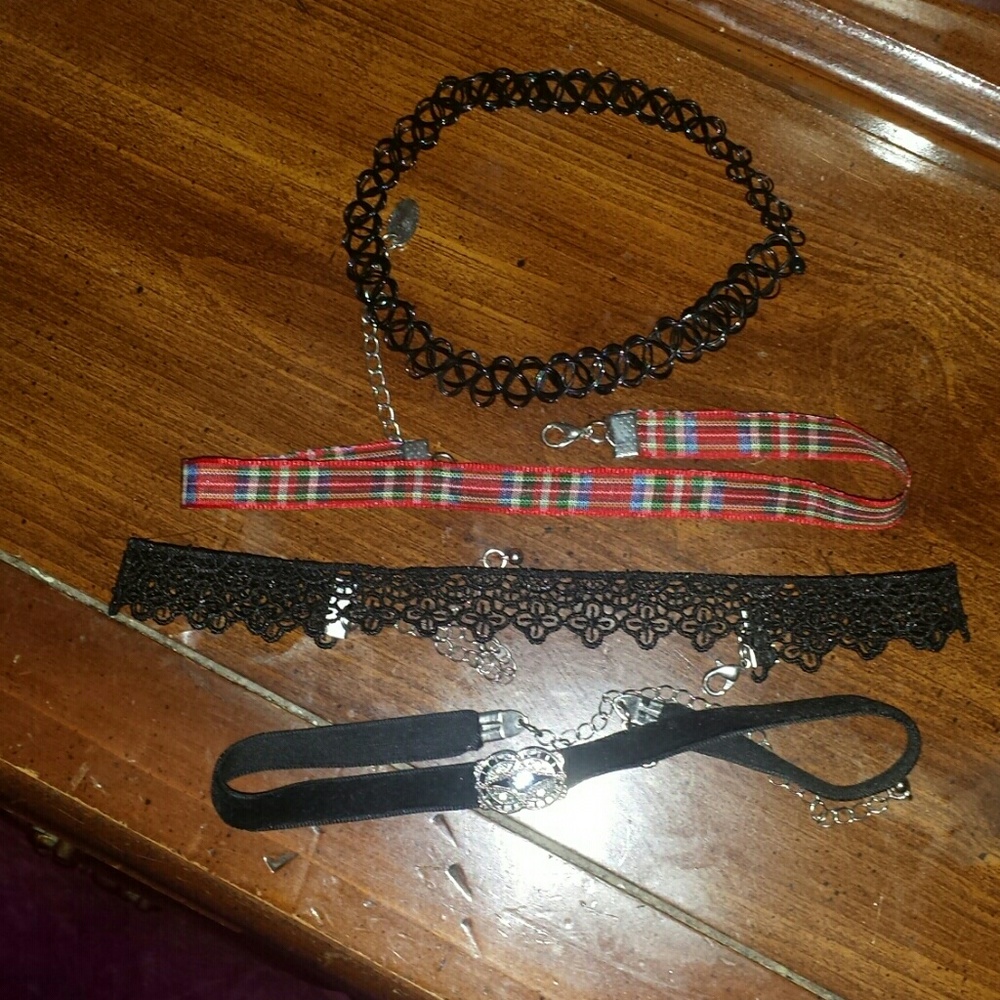 4 Rue 21 Chokers